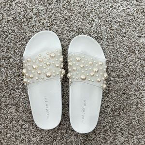 NWT Madden Girl White Pearl Slides